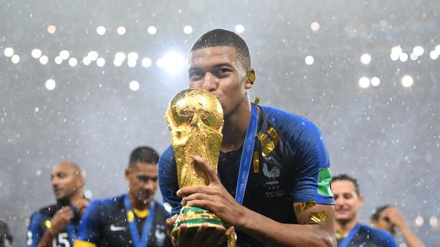 初四票房超7.3亿元 2026-02-20 截至2月20日22时，2026大年初四票房超7.3亿 ，春节档期总票房（含预售）已突破 38.4亿元！