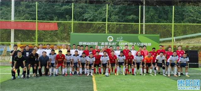 两代“谋女郎”巩俐和章子怡牵手现身摩纳哥观看LV大秀。