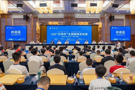 “不是您欠我的一张电影票，是我欠大家的电影”，陈佩斯的这份诚意让观众纷纷表示“陈老新作必须捧场”“完全相信大师的喜剧水准”，更有人评价这是一部“诚意之作，讽刺拉满”的作品。