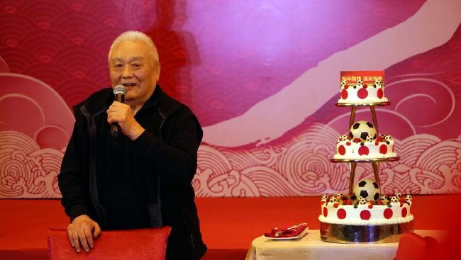据悉，在正式退伍天南柱赫就已经敲定了回归作品，他正在积极商讨出演新剧《东宫》，该剧讲述在充满深奥秘密的宫殿内，各种鬼魂出没，为了解决这一问题，砍鬼人和宫女秘密潜入宫中展开的故事。