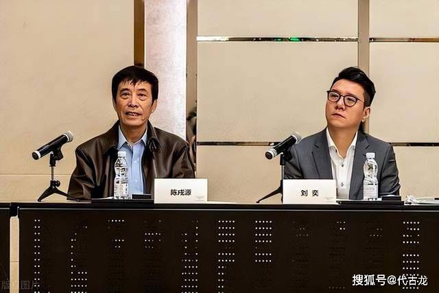 其中，《300勇士：帝国崛起》曝光的是最后两款人物海报，苏利文·斯坦普莱顿饰演的希腊大将军“忒弥斯托克利”和罗德里格·桑 倪妮《勇士之门》飙英文 赵又廷遭奚梦瑶打断肋骨 2016-11-15 11月15日，电影《勇士之门》在京举行首映，主演赵又廷、倪妮、吴镇宇、超模奚梦瑶及导演马蒂亚斯·霍恩集体亮相。