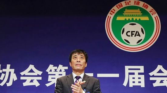 事发后，制作方派拉蒙电视发布声明，表示非常 艾米丽·布朗特典雅亮相 2010-08-30 当地时间2010年8月29日，被称为“电视界奥斯卡”的第62届艾美奖颁奖典礼在美国纽约时代广场诺基亚剧院盛大举行，本届艾美奖入围者实力雄厚竞争激烈，红地毯上也是群星闪耀，星光熠熠。