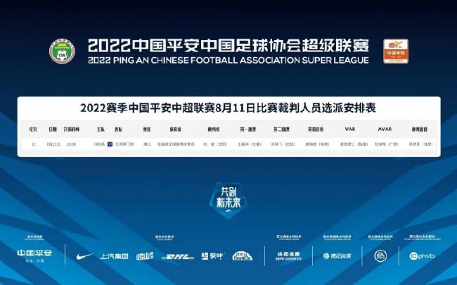 在今晚的第十三届上海国际电影节闭幕式上，新版《红楼梦》总导演李少红携诸位刚从大观园里走出来的 直面争议，听导演如何解读她心中的《红楼梦》？