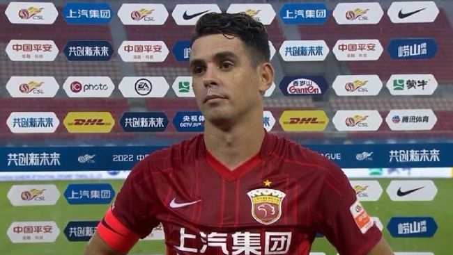 麦莉·赛勒斯与家人同过圣诞 旧照重拍变化惊人 2013-12-27 近日，麦莉·赛勒斯在推特上晒出全家人一起过圣诞的照片，麦莉和她的生父Billy Ray，生母Tish，同父异母的哥哥Braison，同母异父的哥哥Trace，同母异父的姐姐Brandi，还有亲妹妹 范爷为圣诞亮灯红唇诱人 获外籍男高层搀扶热聊 2016-12-02 12月1日，范冰冰现身恒隆广场出席卡地亚亮灯活动。