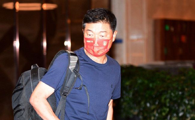 大卫·贝克汉姆帅气亮相，凯莉·米洛白裙显仙气十足。