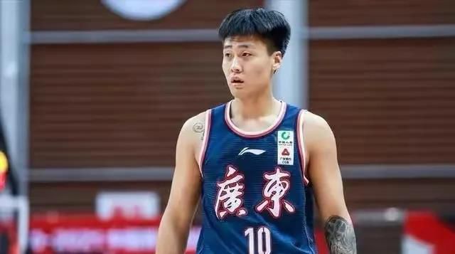 《误杀》表现后劲十足，稳居单日冠军，日票房回升至2090万，环比涨幅26.06%，累计票房达11.38亿 《误杀瞒天记》曝新海报 见证“一个父亲的复仇” 2022-04-01 近日，印度悬疑犯罪爽片《误杀瞒天记》发布“父爱如山”版海报，展示了一个理智冷静、为了维护家庭的父亲，运用智慧反抗不公的毅然与决心。
