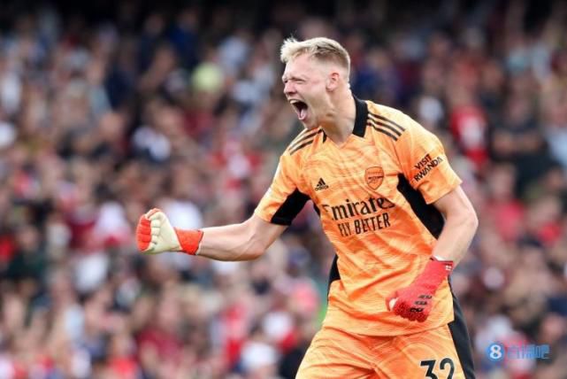陆川最新杂志写真曝光 拍一部电影就是一次修行 2016-11-02 近日，导演陆川受邀为某杂志拍摄的时尚写真曝光，照片中，身穿休闲西装的陆川置身于交织的光影中，眼神自信笃定，彰显出独有的导演魅力。